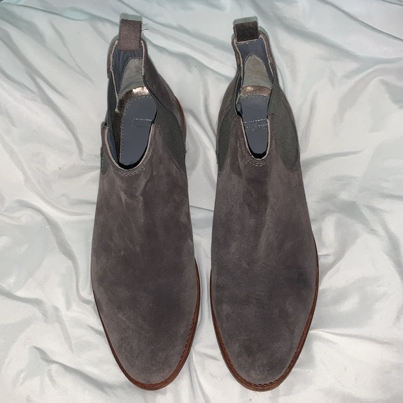 Johnston & Murphy Women’s Gray Suede Boots size 9M - Picture 3 of 9